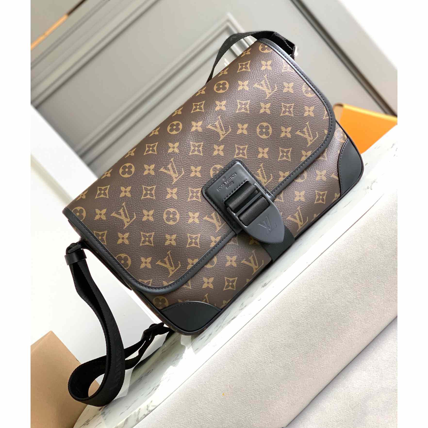 Louis Vuitton Archy Messenger MM(35x24x8CM)   M46328 - DopestKickz
