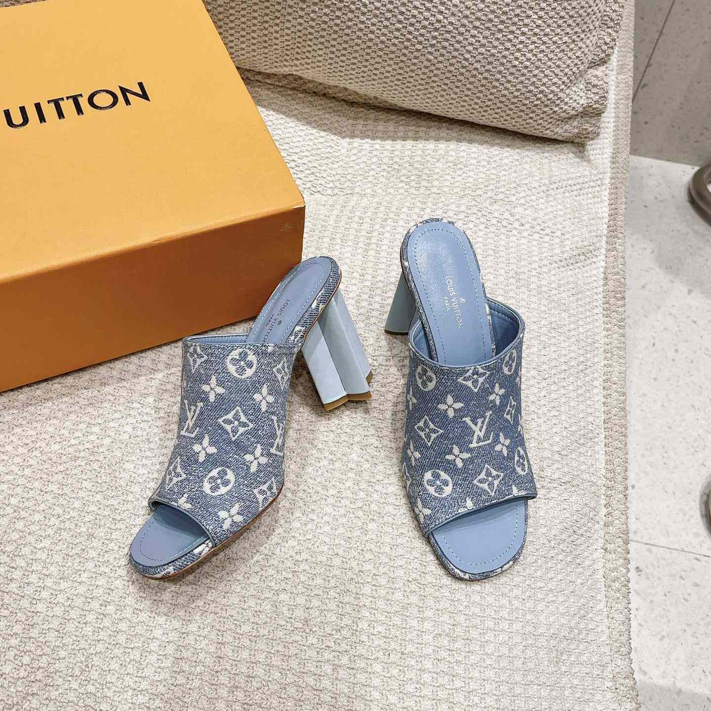 Louis Vuitton Silhouette Mule   1AAZUG - DopestKickz