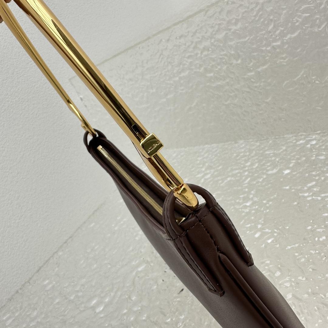 Jacquemus Le Bisou Mousqueton Carabiner Strap Shoulder Bag - DopestKickz