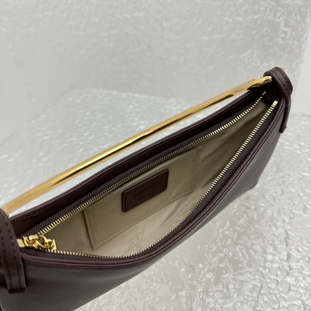 Jacquemus Le Bisou Mousqueton Carabiner Strap Shoulder Bag - DopestKickz