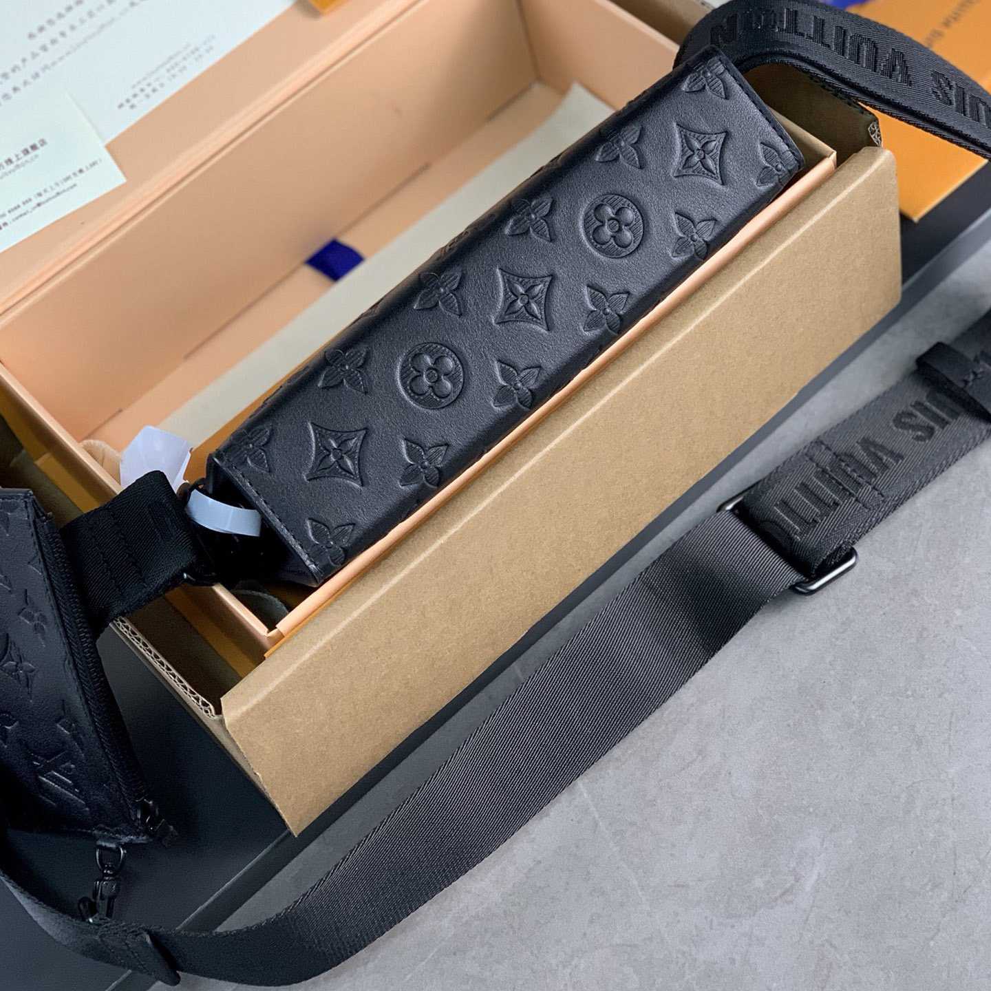 Louis Vuitton Gaston Wearable Wallet(18.5 x 11 x 6.5cm)M81115  - DopestKickz