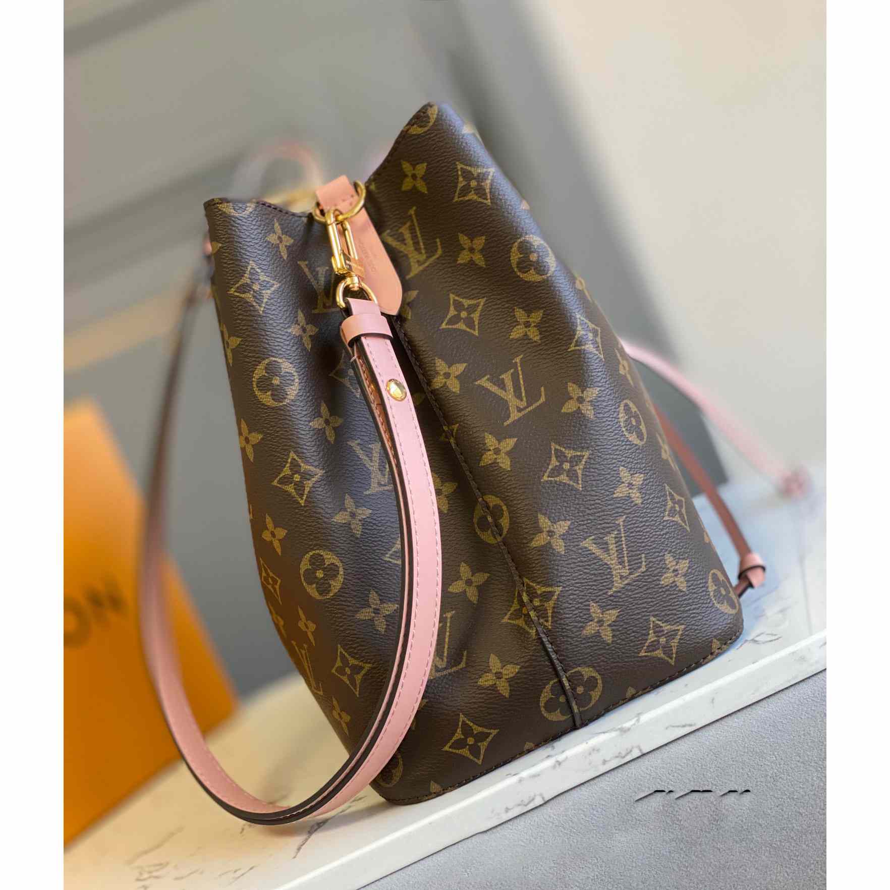 Louis Vuitton Néonoé (26 x 26 x 17.5cm) M44022 - DopestKickz