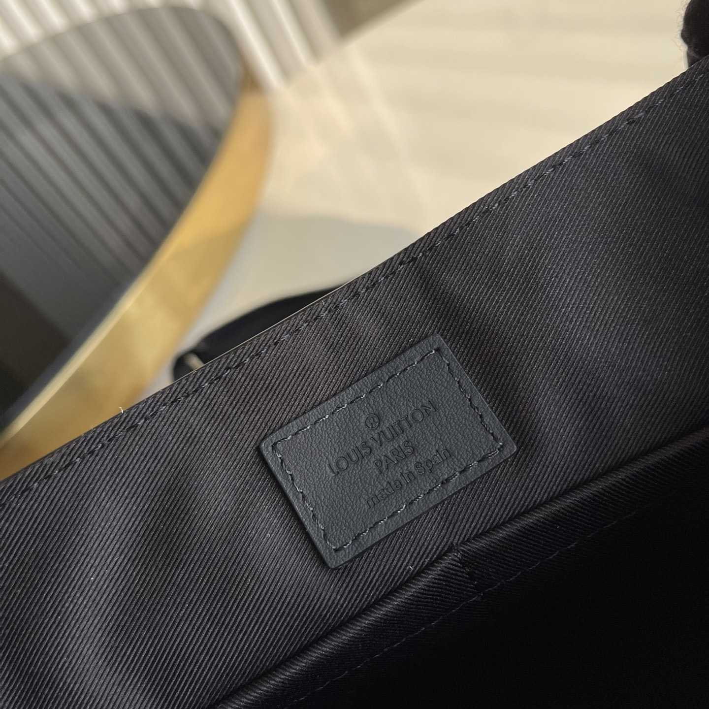 Louis Vuitton Takeoff Messenger(30.5x24x10cm)   M57080 - DopestKickz