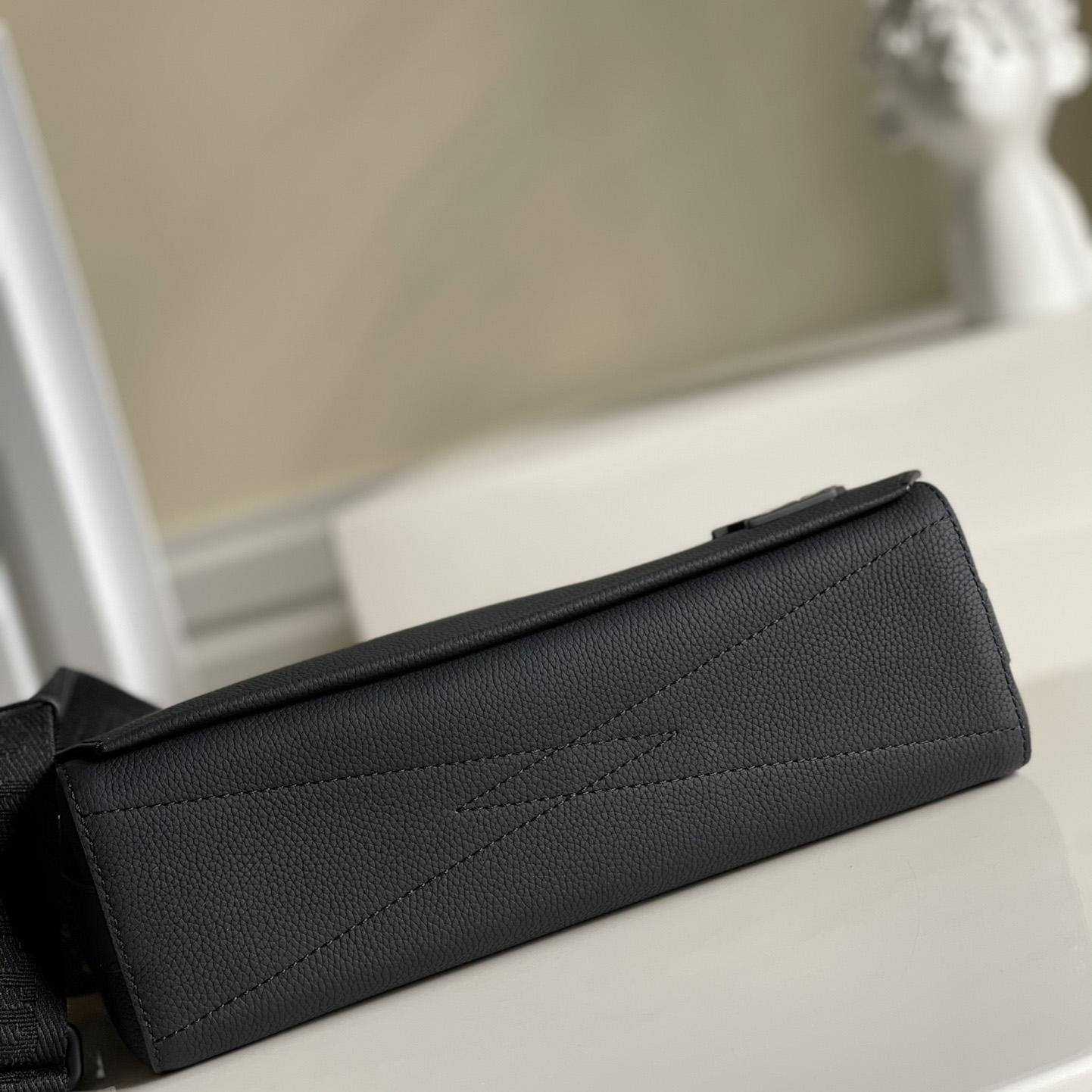 Louis Vuitton Takeoff Messenger(30.5x24x10cm)   M57080 - DopestKickz