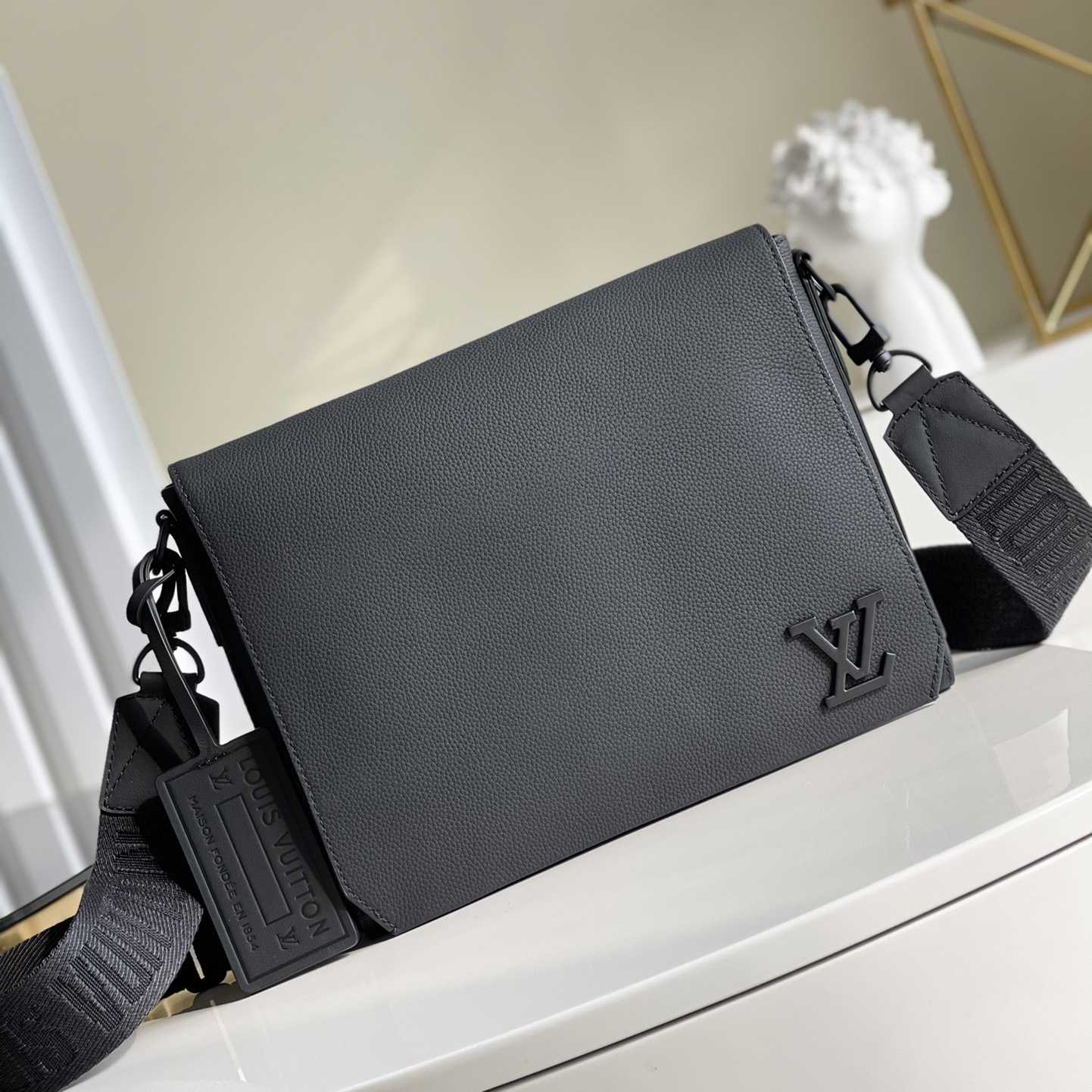 Louis Vuitton Takeoff Messenger(30.5x24x10cm)   M57080 - DopestKickz
