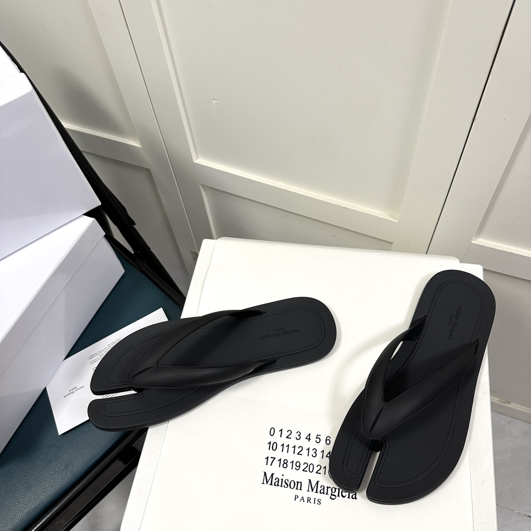 Maison Margiela Tabi Open-Toe Flip-Flops - DopestKickz