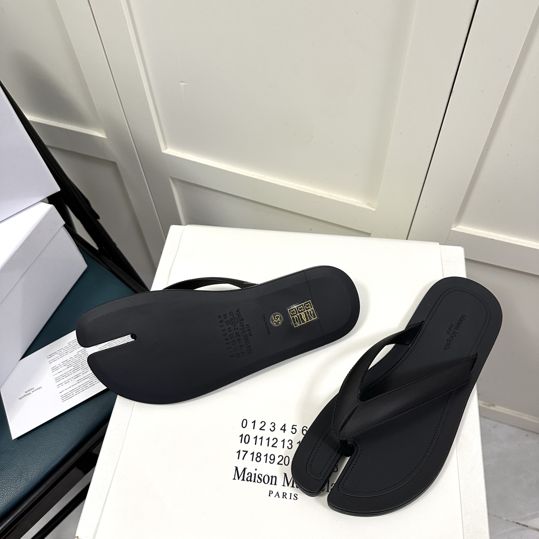 Maison Margiela Tabi Open-Toe Flip-Flops - DopestKickz