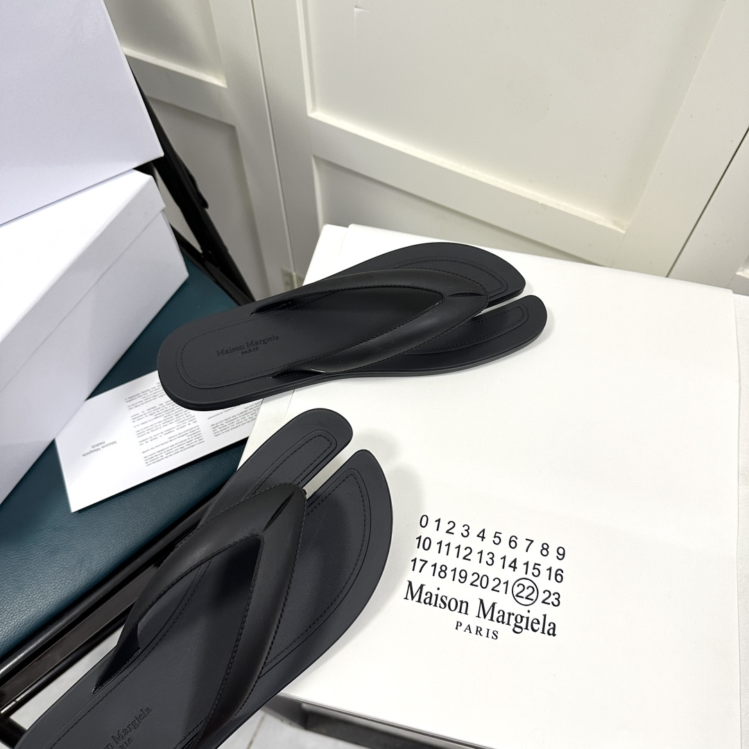 Maison Margiela Tabi Open-Toe Flip-Flops - DopestKickz