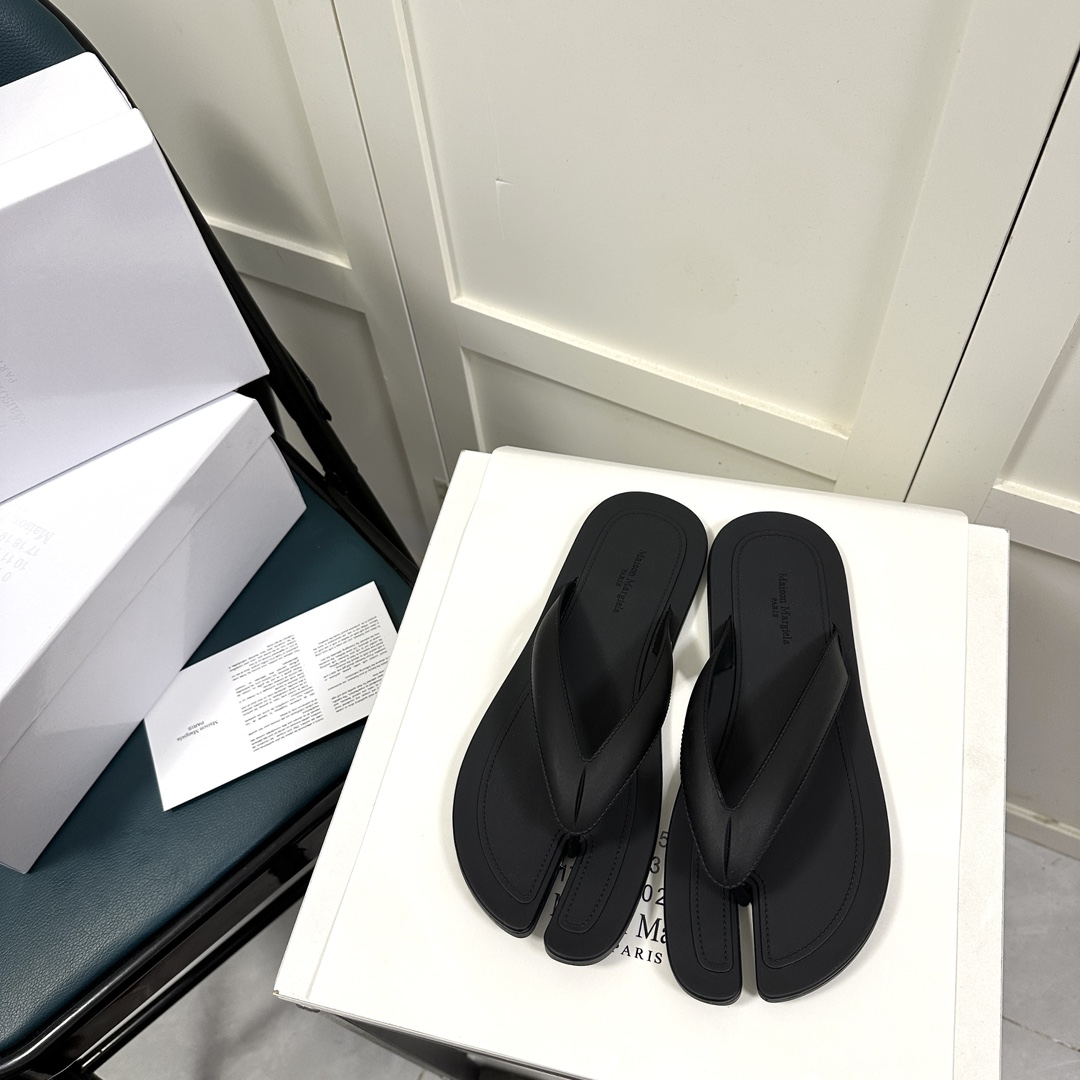 Maison Margiela Tabi Open-Toe Flip-Flops - DopestKickz