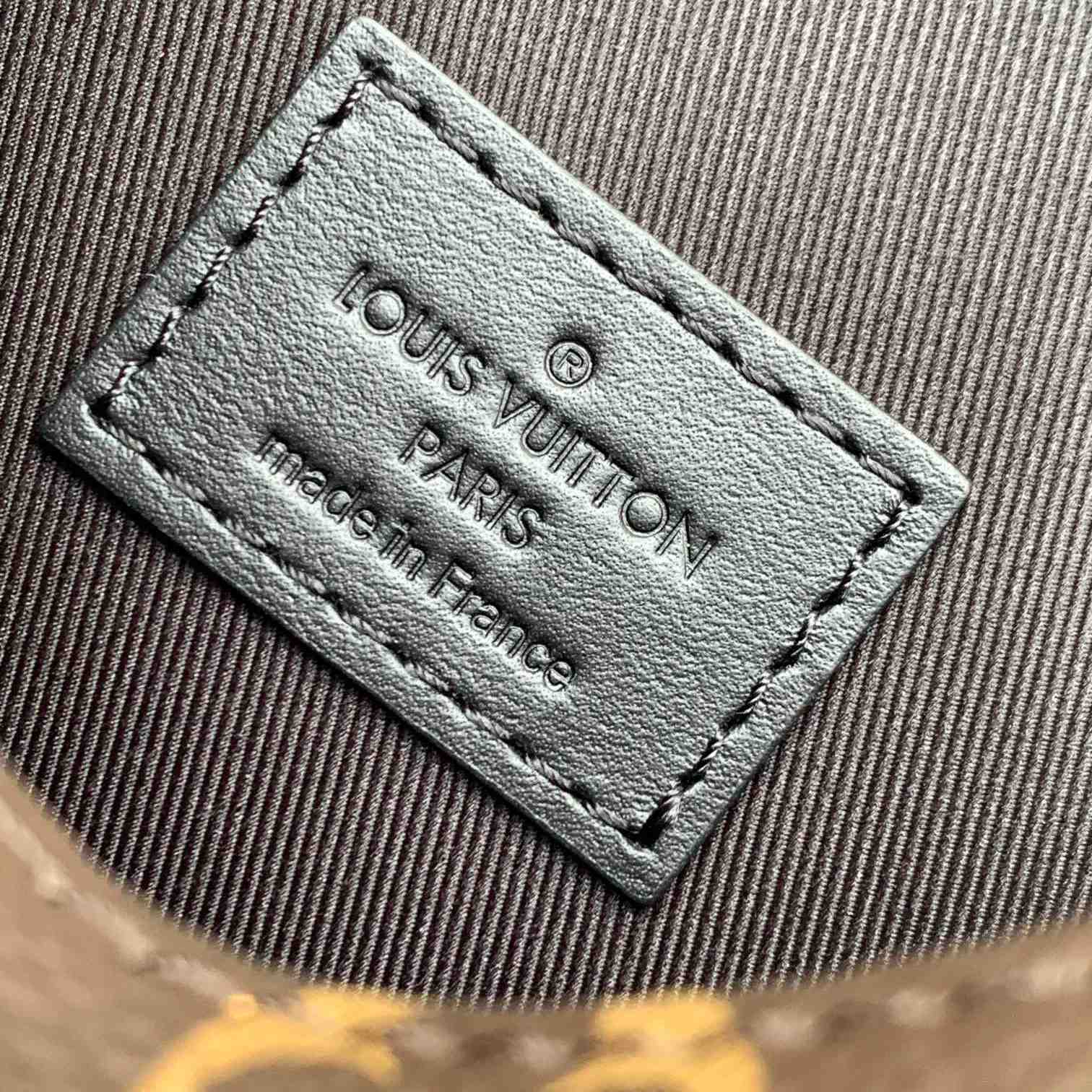 Louis VuittonArchy Messenger PM(16x22x7CM)   M46442 - DopestKickz