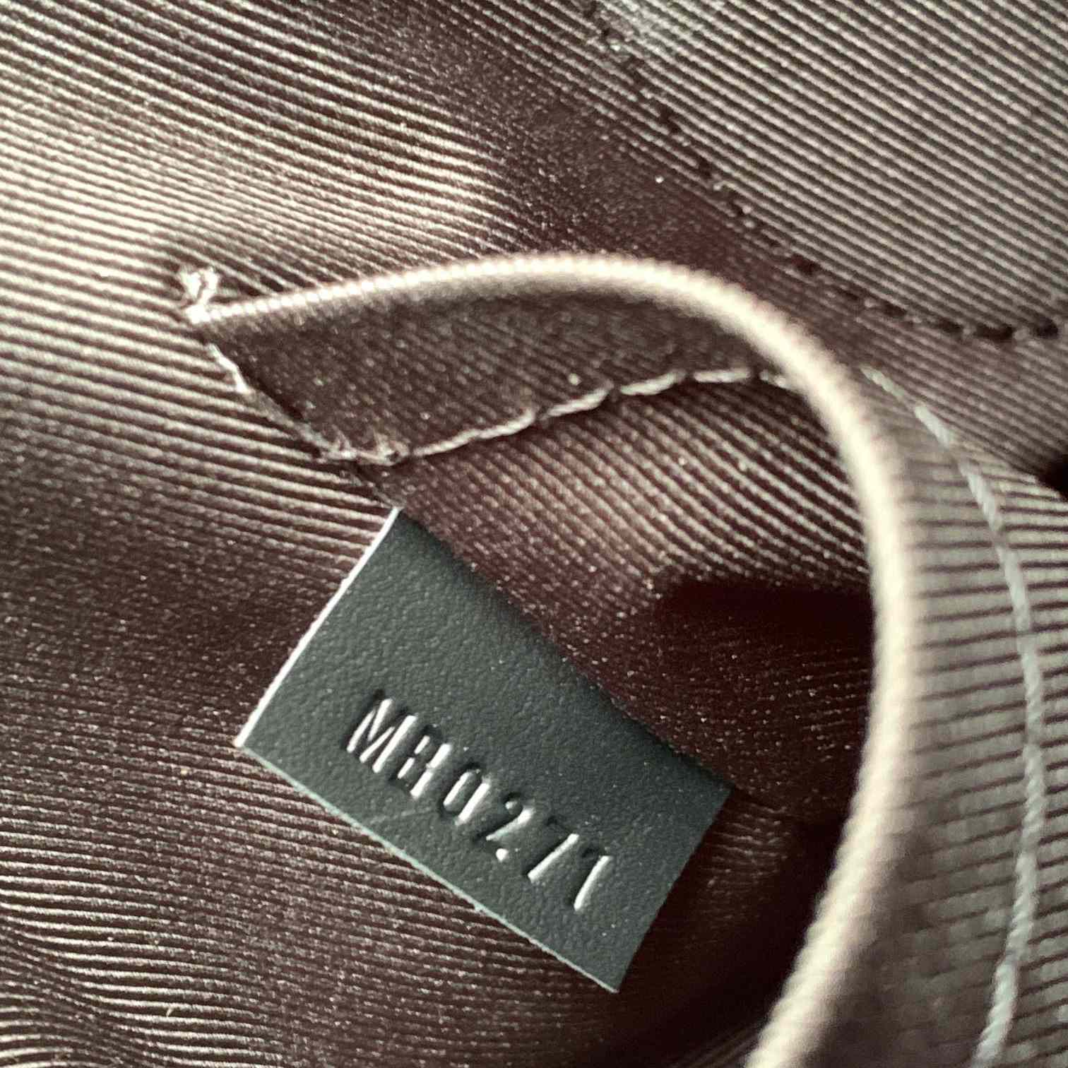 Louis VuittonArchy Messenger PM(16x22x7CM)   M46442 - DopestKickz