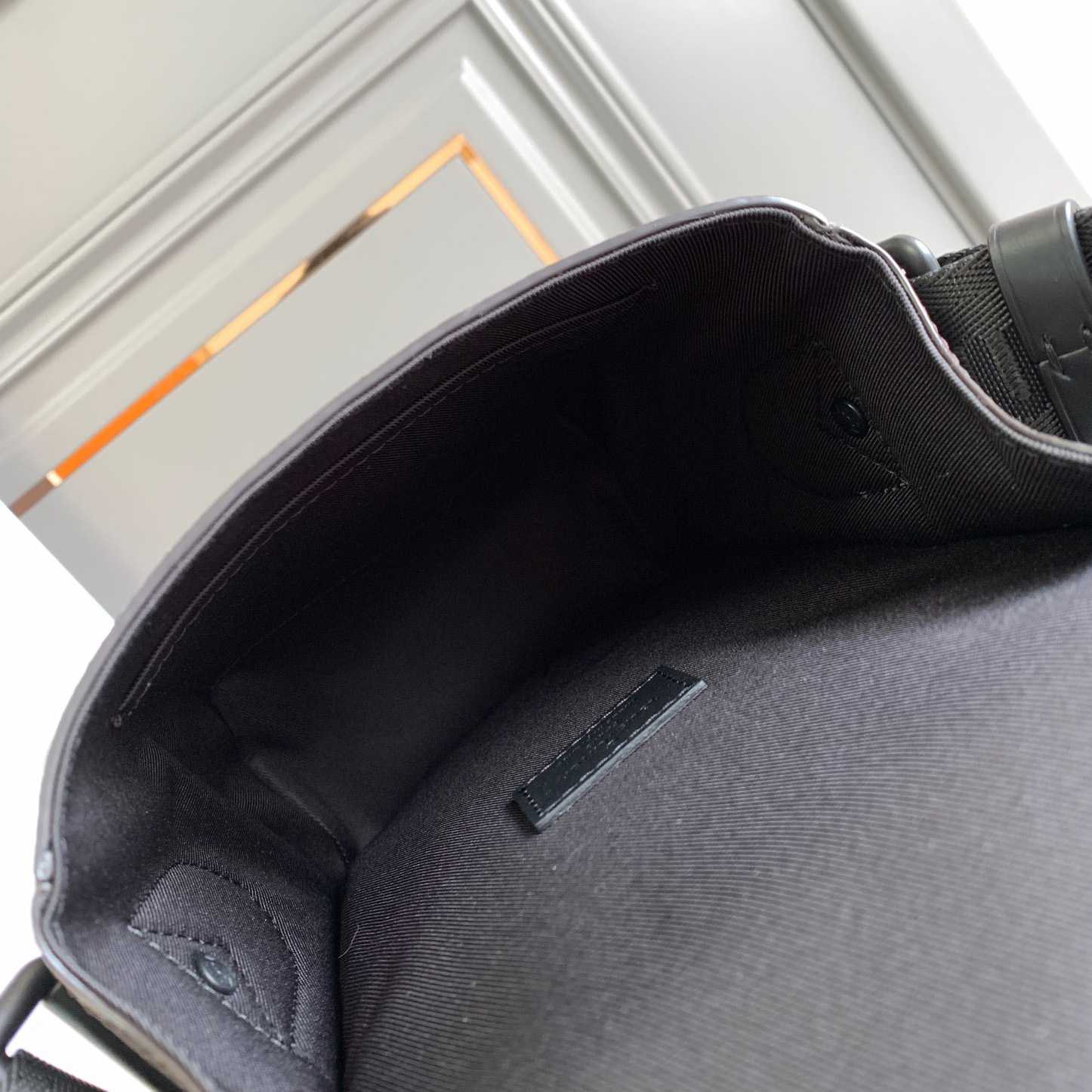 Louis VuittonArchy Messenger PM(16x22x7CM)   M46442 - DopestKickz