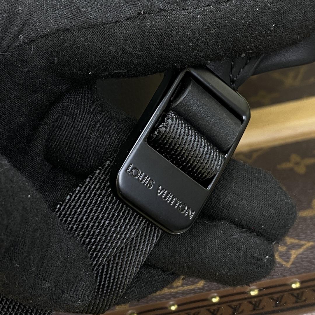 Louis Vuitton Discovery Backpack (29*38*20cm)    M46553 - DopestKickz