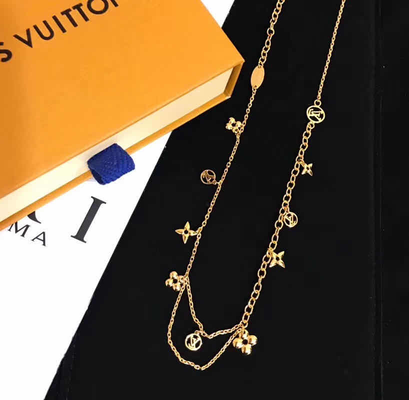 Louis Vuitton Blooming Supple Necklace   M64855 - DopestKickz