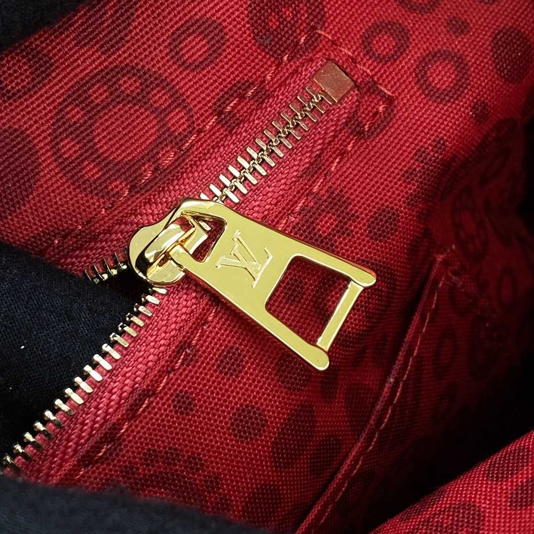 Louis Vuitton LV x YK OnTheGo MM(35 x 27 x 14cm)  M46429 - DopestKickz