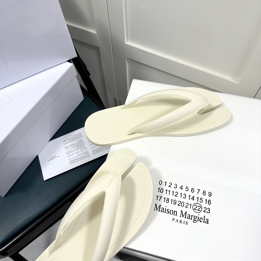 Maison Margiela Tabi Open-Toe Flip-Flops - DopestKickz