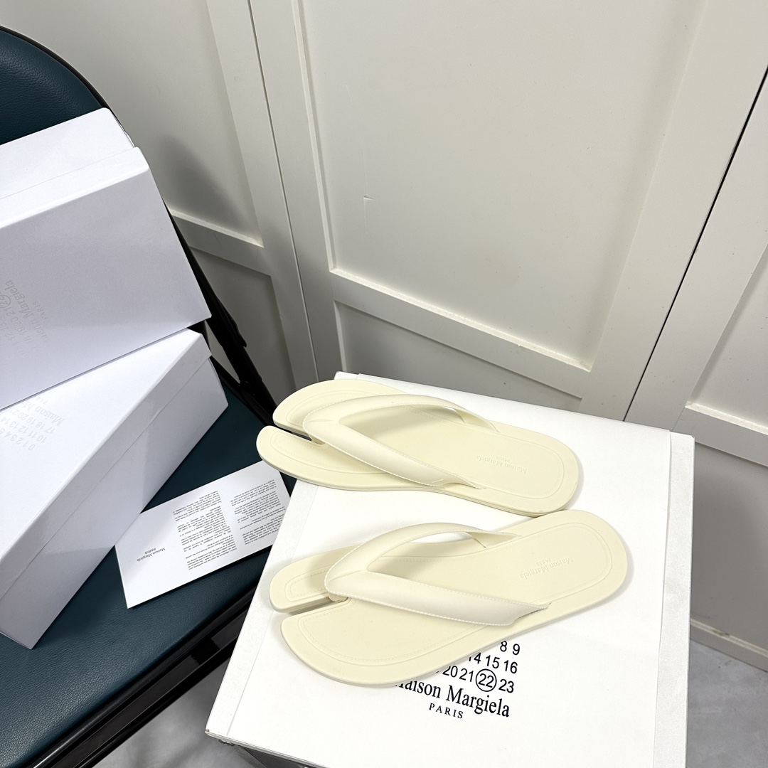 Maison Margiela Tabi Open-Toe Flip-Flops - DopestKickz