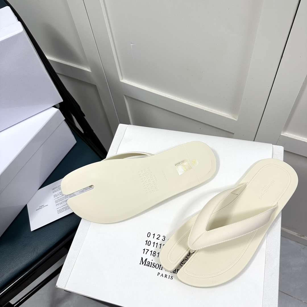 Maison Margiela Tabi Open-Toe Flip-Flops - DopestKickz