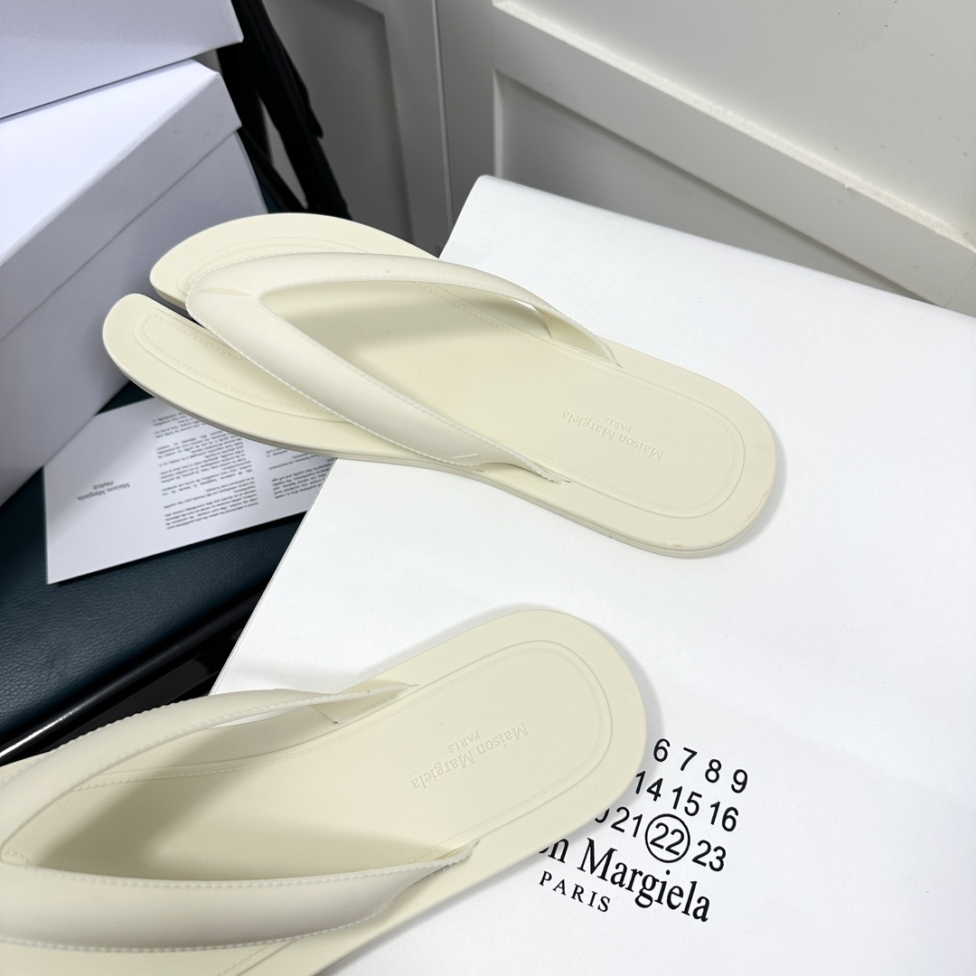 Maison Margiela Tabi Open-Toe Flip-Flops - DopestKickz