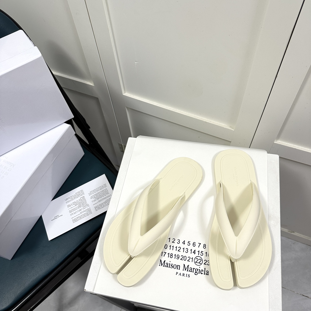 Maison Margiela Tabi Open-Toe Flip-Flops - DopestKickz