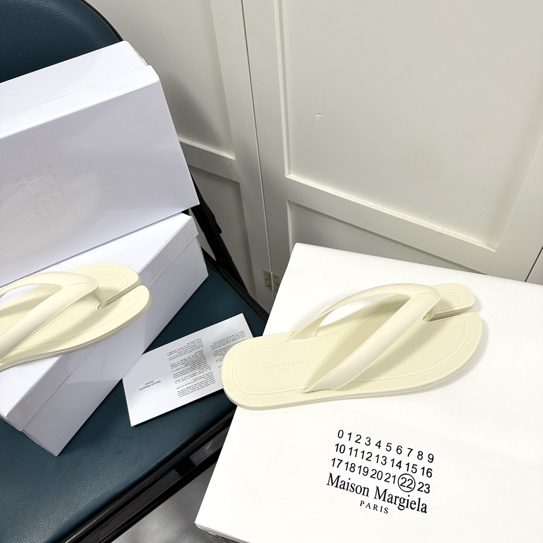 Maison Margiela Tabi Open-Toe Flip-Flops - DopestKickz