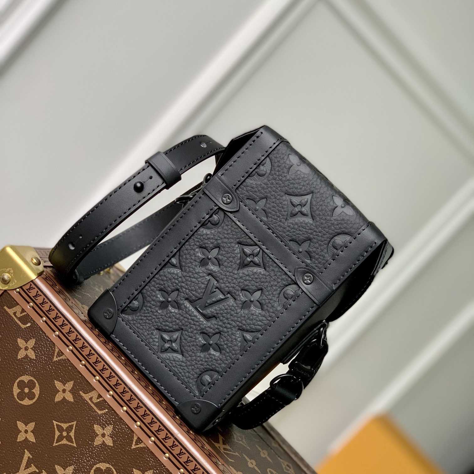 Louis VuittonVertical Trunk Wearable Wallet (10.7x17.5x6.8cm) M82070 - DopestKickz