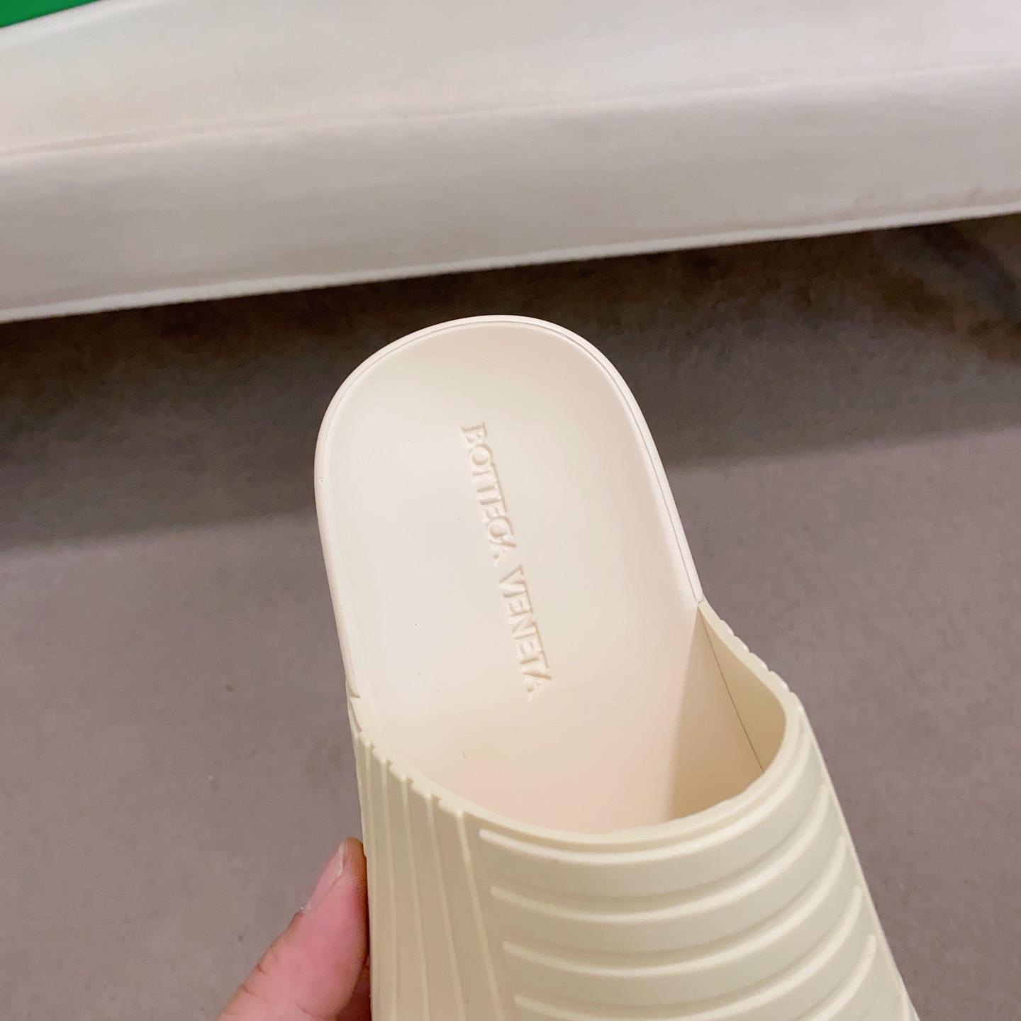 Bottega Veneta Rubber Clogs - DopestKickz