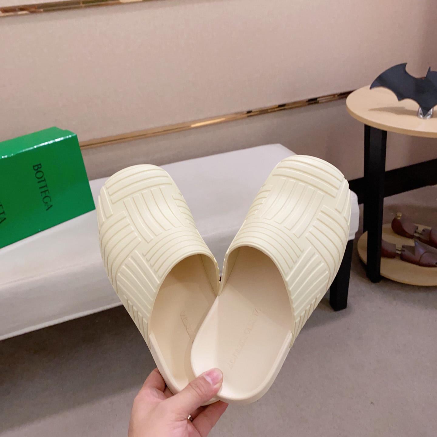 Bottega Veneta Rubber Clogs - DopestKickz