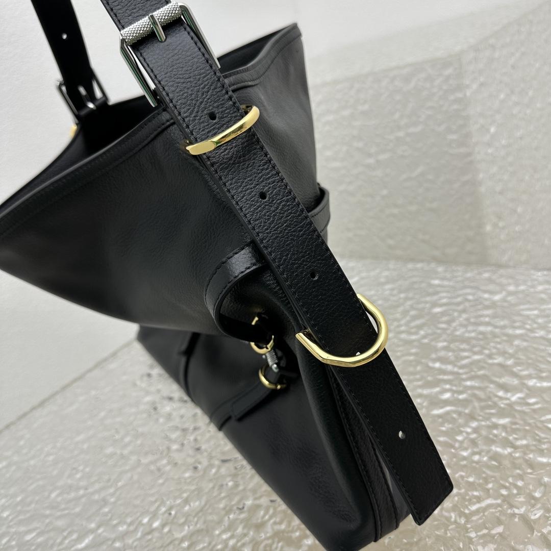 Givenchy Medium Voyou Bag In Leather(32-37-6.5cm) - DopestKickz