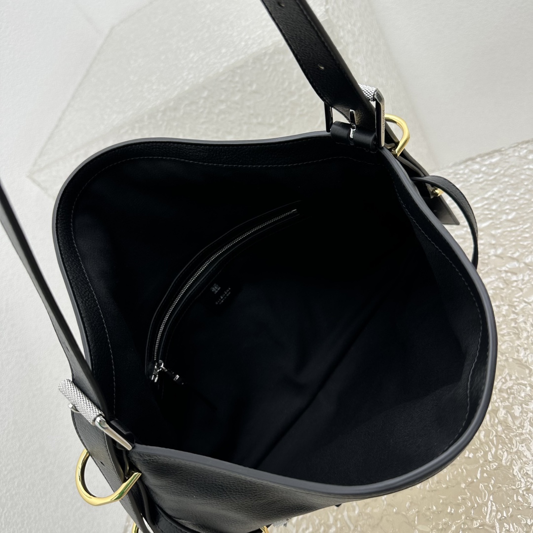 Givenchy Medium Voyou Bag In Leather(32-37-6.5cm) - DopestKickz