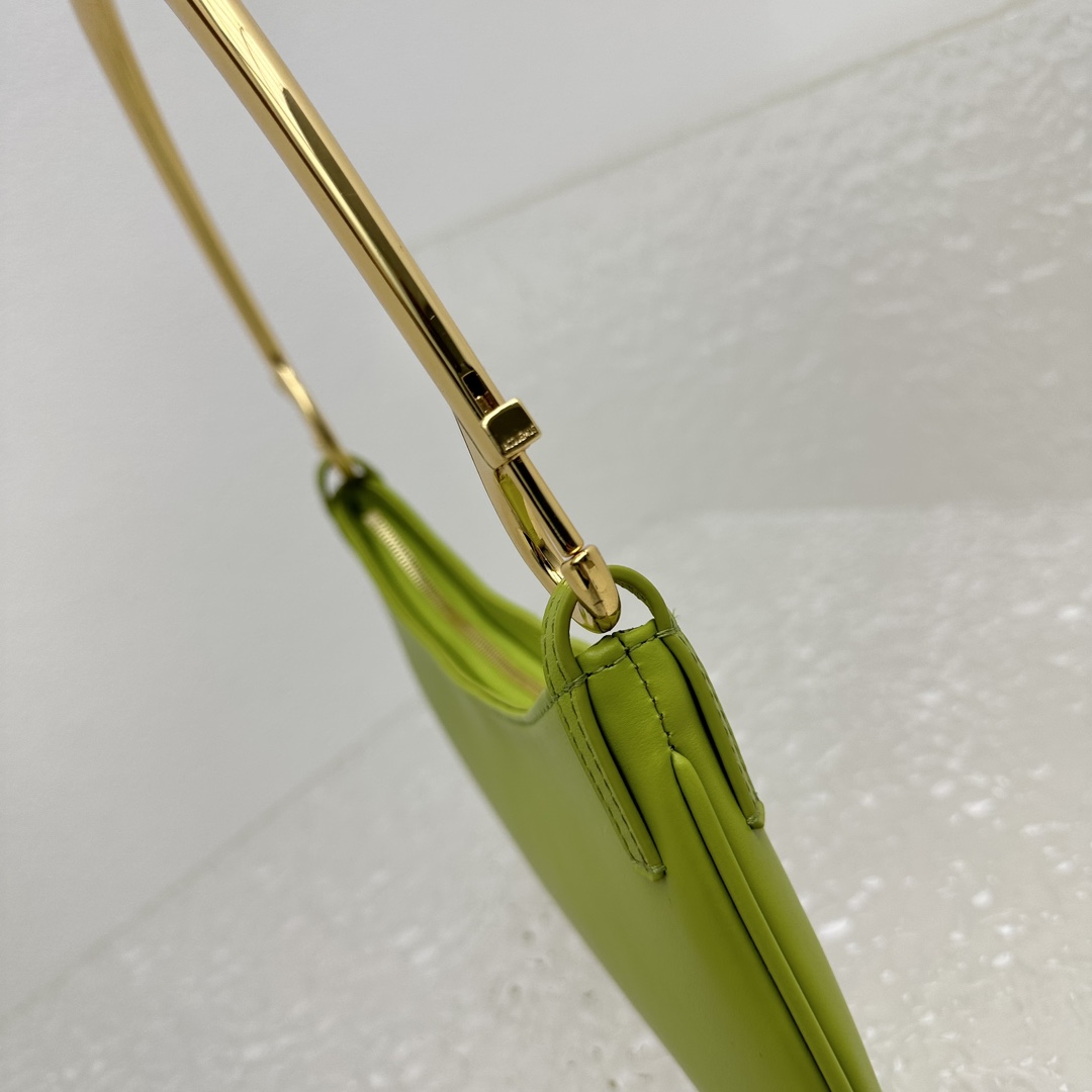 Jacquemus Le Bisou Mousqueton Carabiner Strap Shoulder Bag - DopestKickz