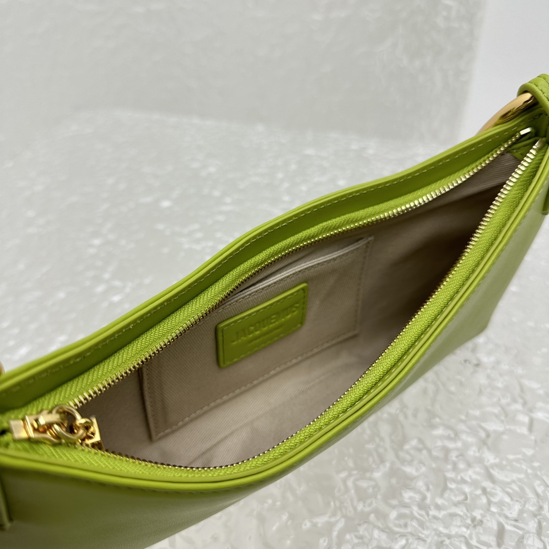 Jacquemus Le Bisou Mousqueton Carabiner Strap Shoulder Bag - DopestKickz