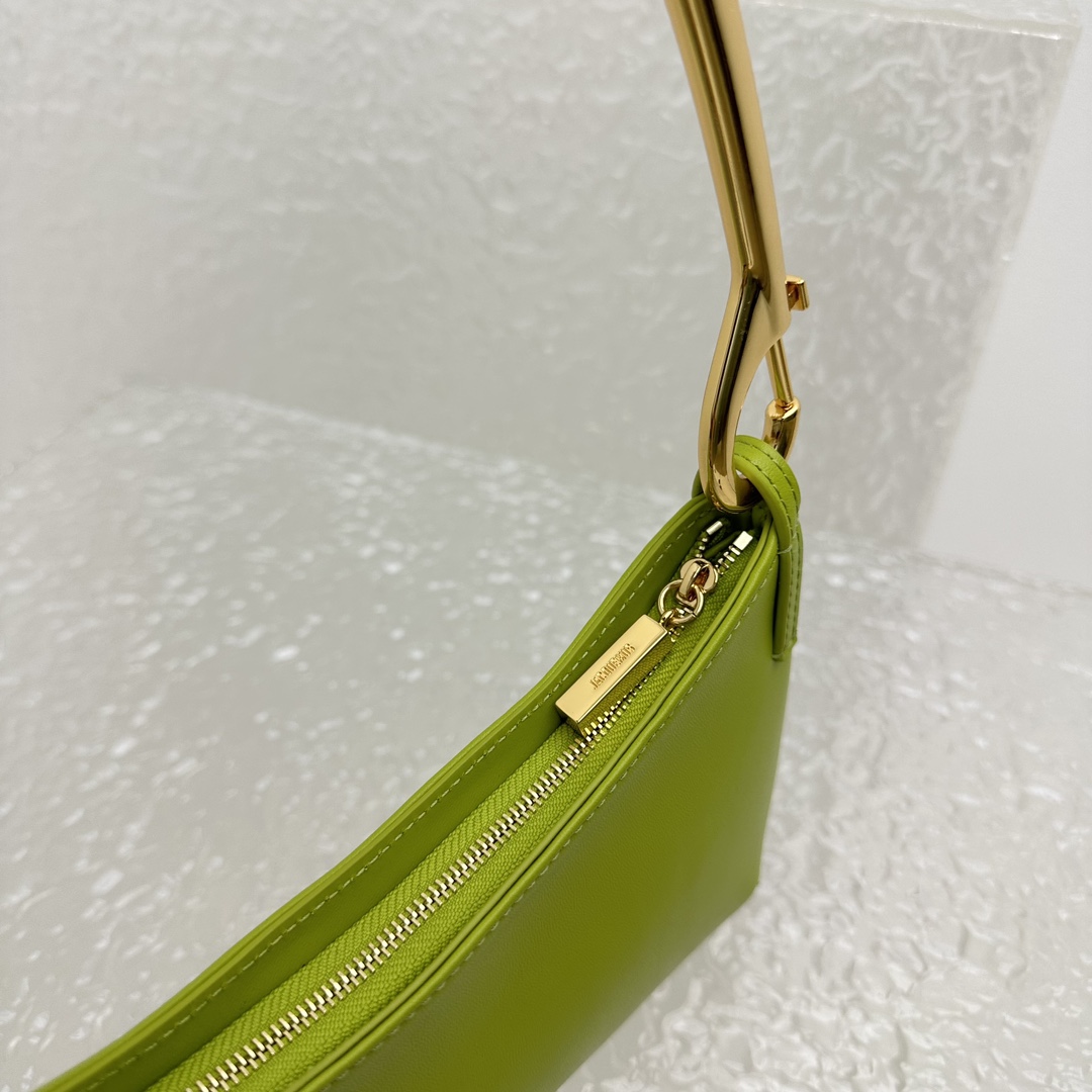 Jacquemus Le Bisou Mousqueton Carabiner Strap Shoulder Bag - DopestKickz