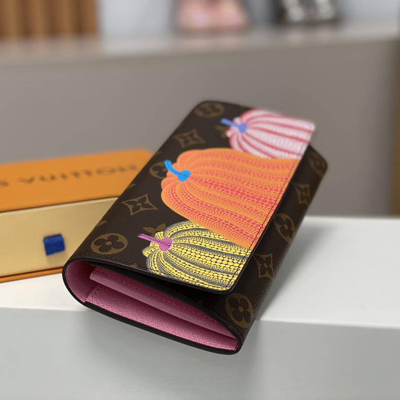 Louis Vuitton LV x YK Sarah Wallet (19 x 10.5 x 2 cm)    M82114 - DopestKickz