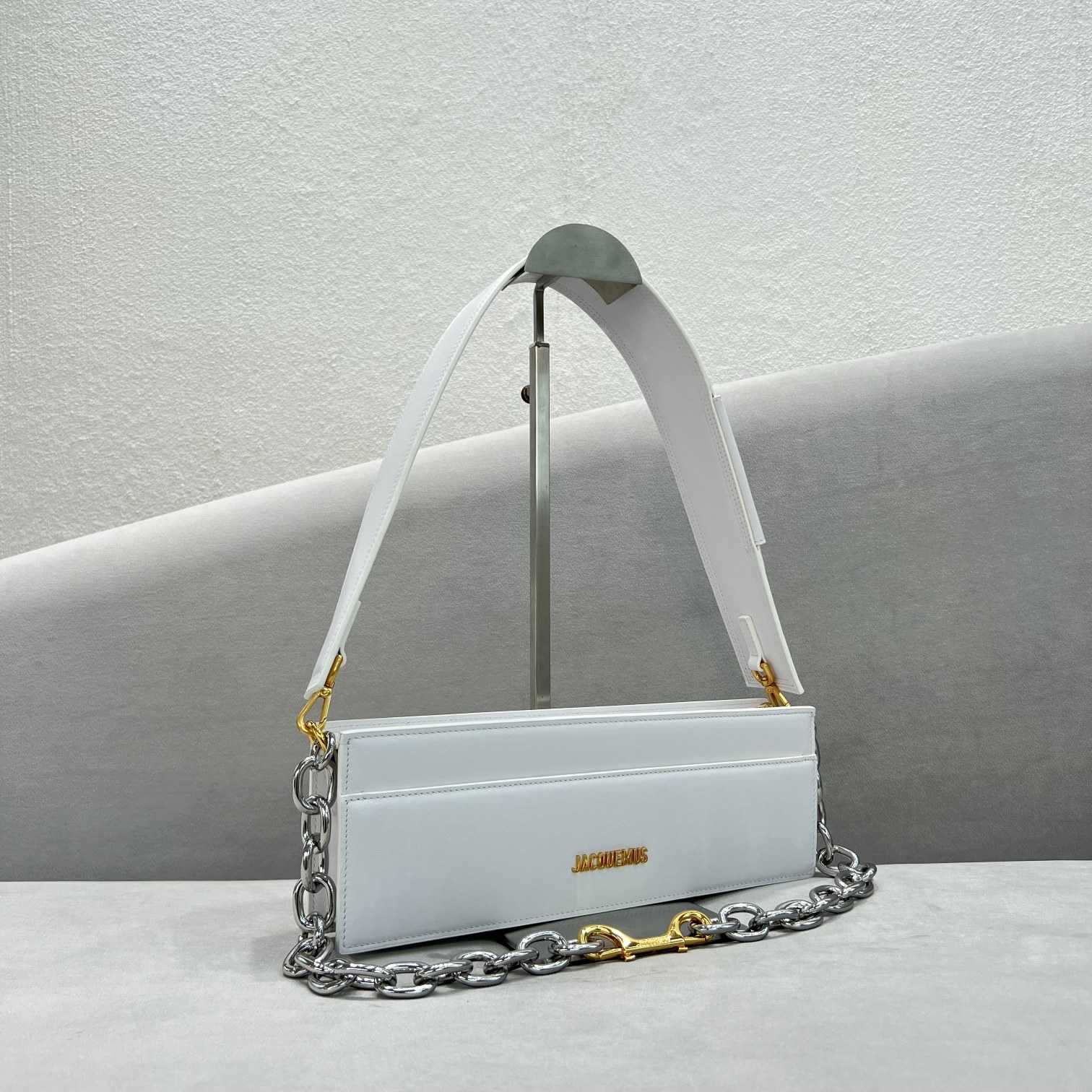 Jacquemus Le Ciuciu Leather Shoulder Bag (30x10.5x4.5cm) - DopestKickz