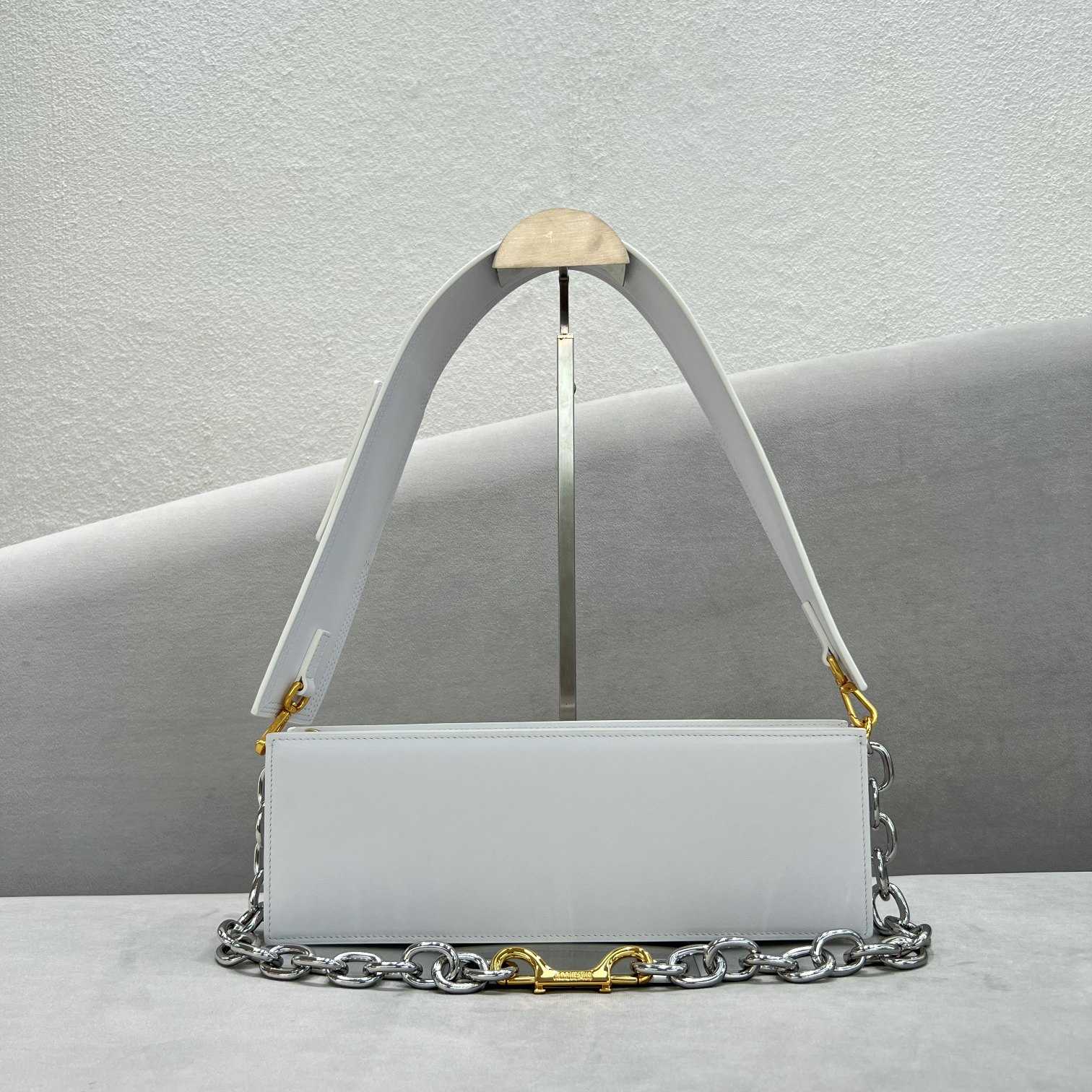 Jacquemus Le Ciuciu Leather Shoulder Bag (30x10.5x4.5cm) - DopestKickz