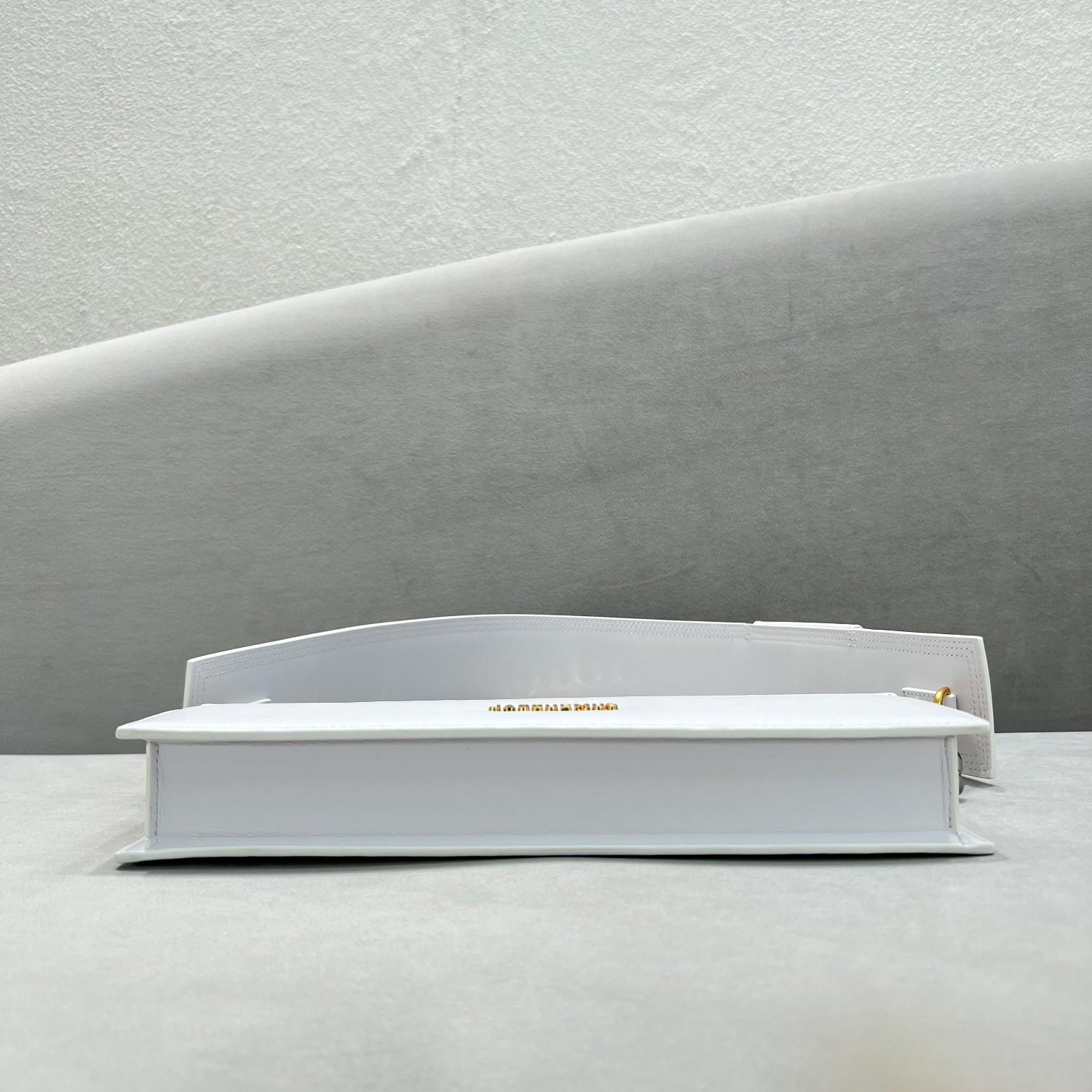 Jacquemus Le Ciuciu Leather Shoulder Bag (30x10.5x4.5cm) - DopestKickz