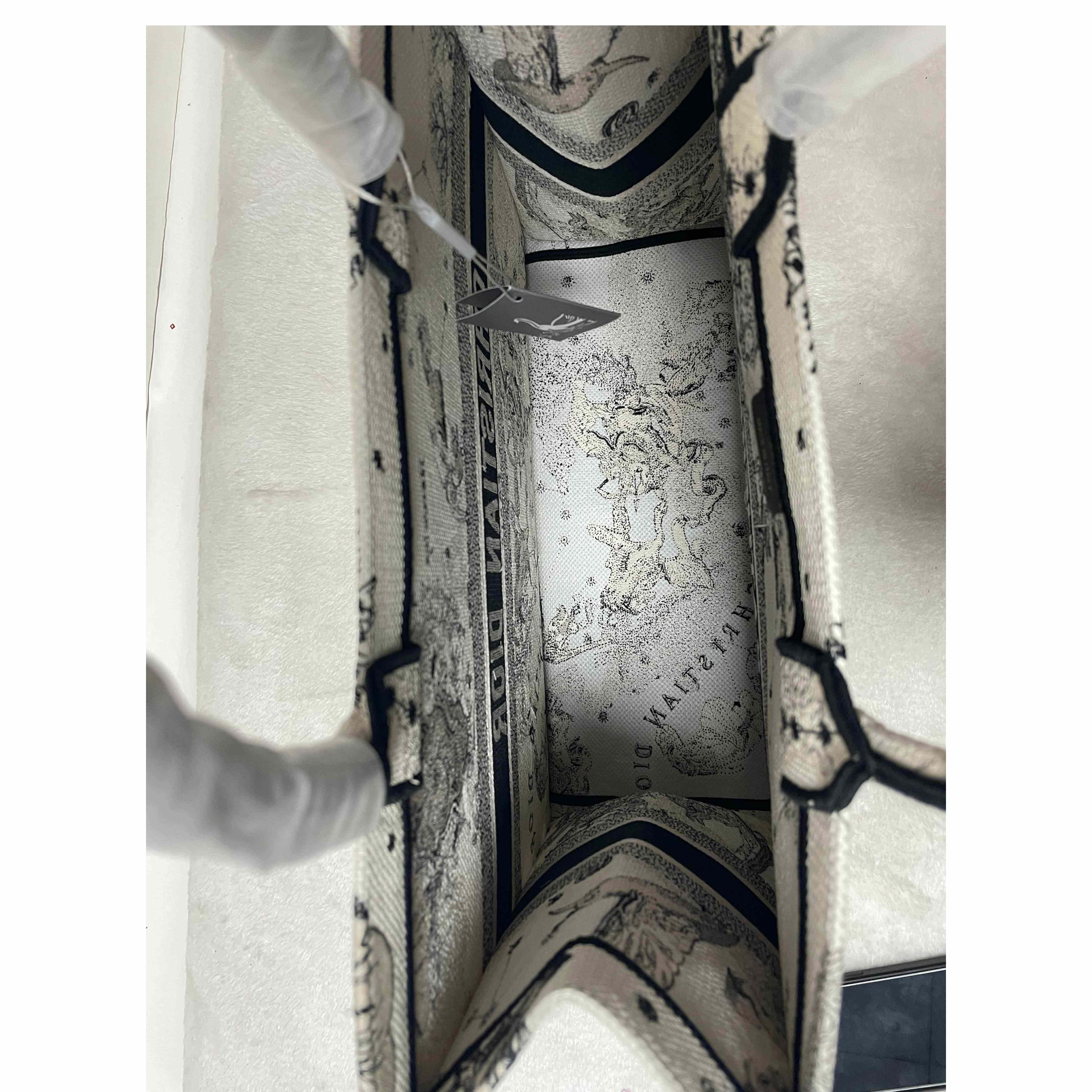 Dior Oblique Embroidered Book Tote(41.5-25-18cm) (50% Off Sale) pb139 - DopestKickz