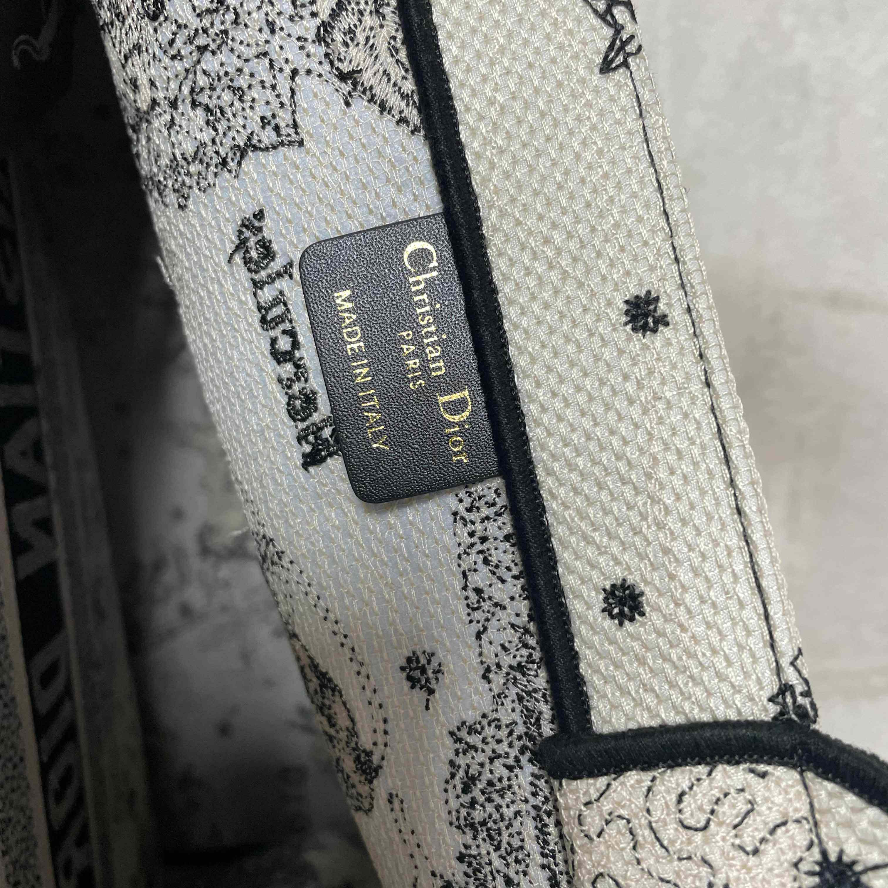 Dior Oblique Embroidered Book Tote(41.5-25-18cm) (50% Off Sale) pb139 - DopestKickz