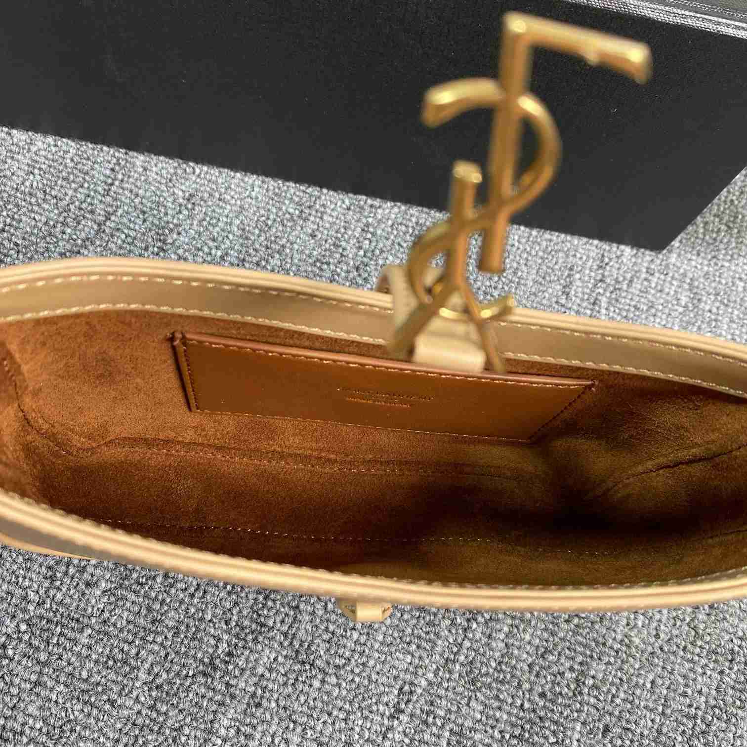 Saint Laurent Le 5 À 7 In Smooth Leather - DopestKickz