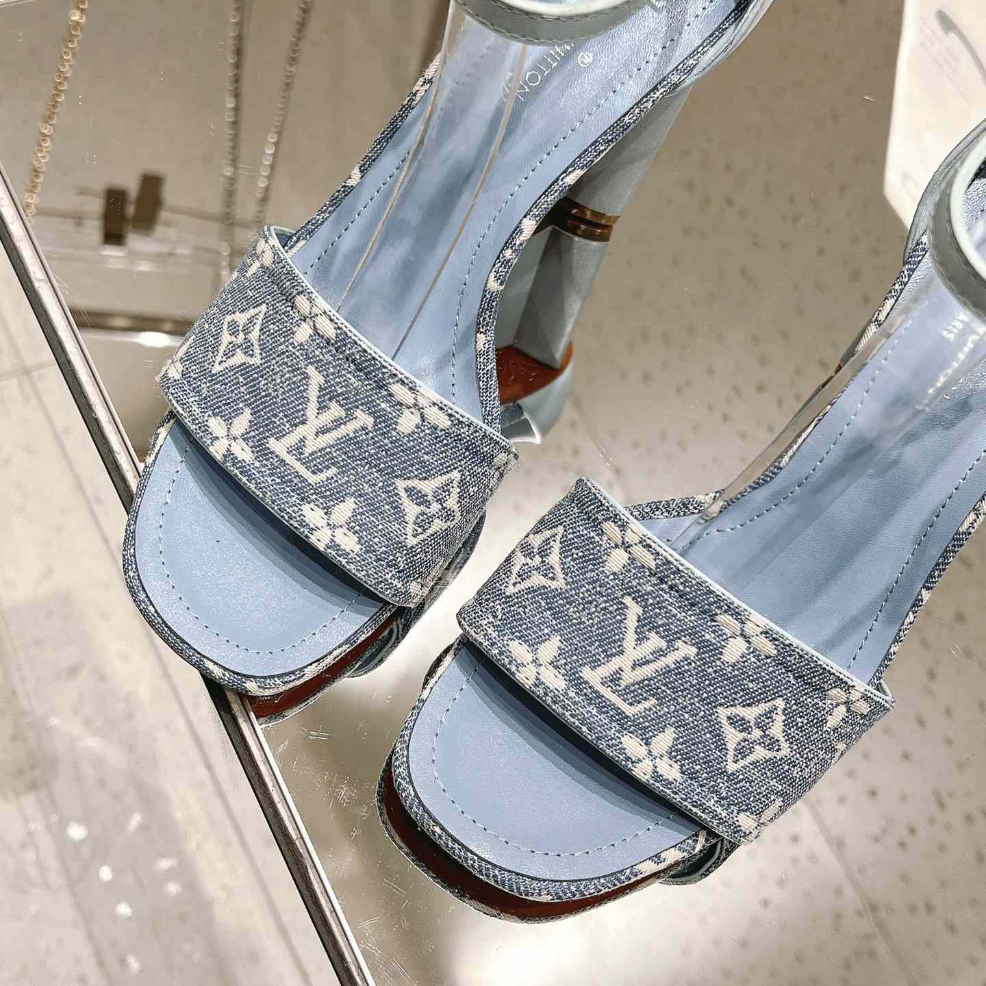 Louis Vuitton Silhouette Sandal   1AAZT8 - DopestKickz