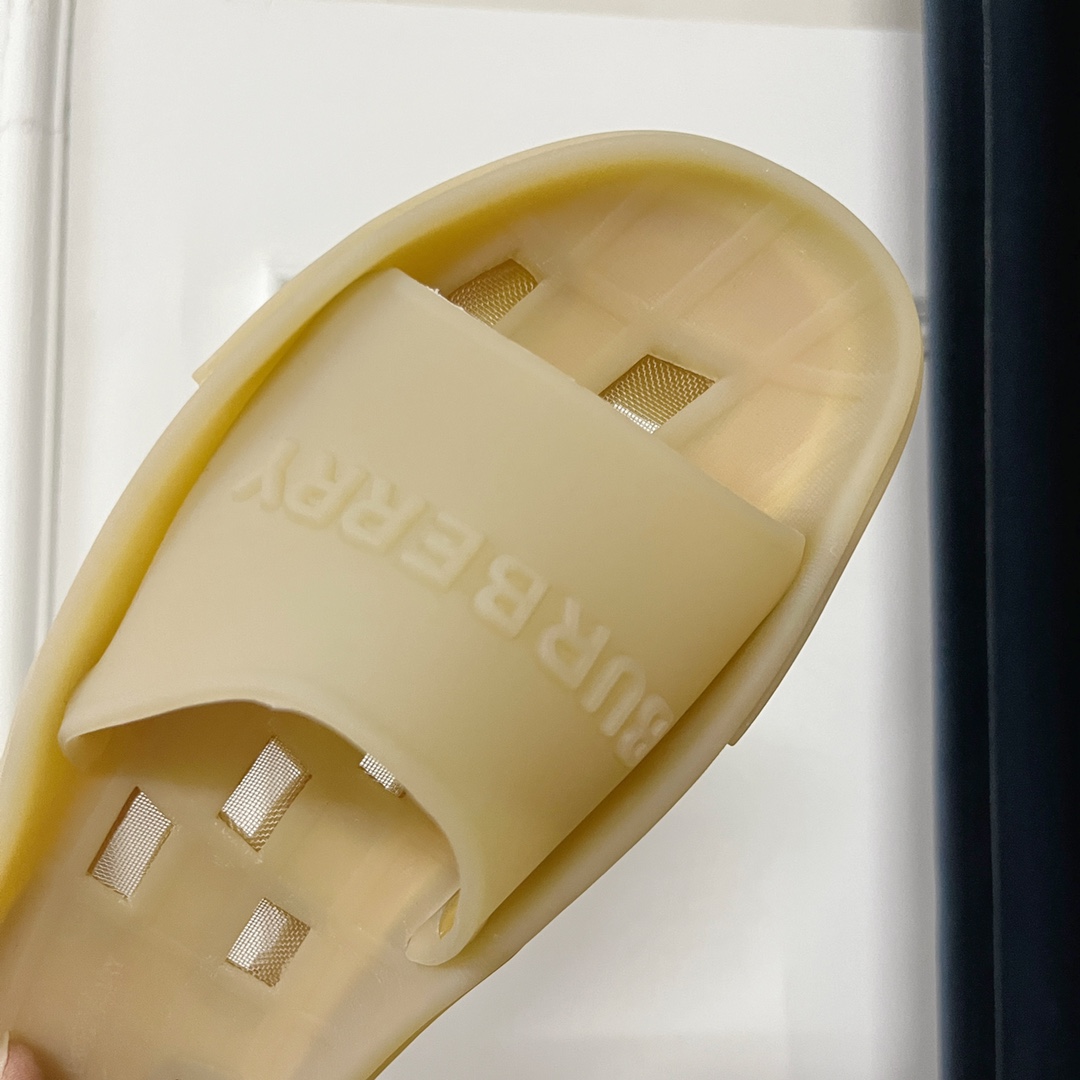 Burberry Bucklow logo slides - DopestKickz