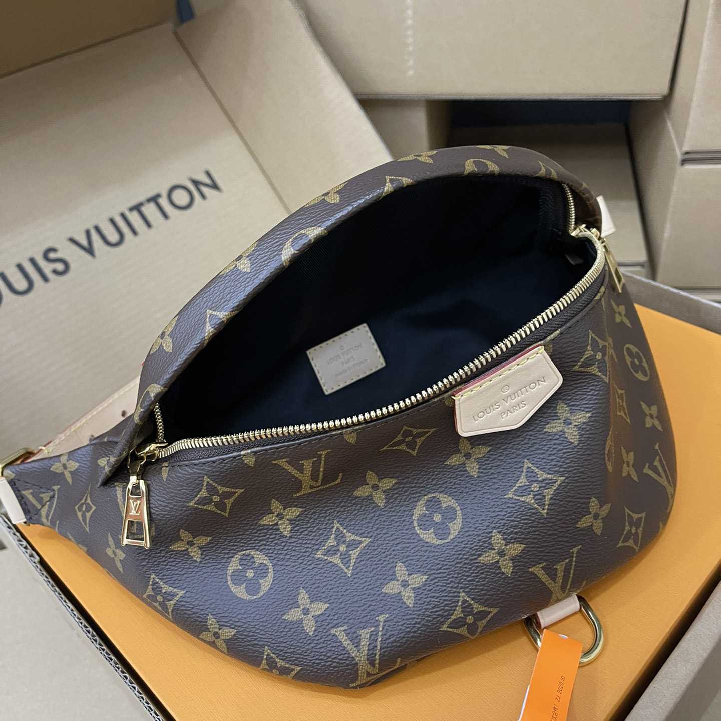 Louis Vuitton Bumbag(37-14-13cm)      M43644 - DopestKickz