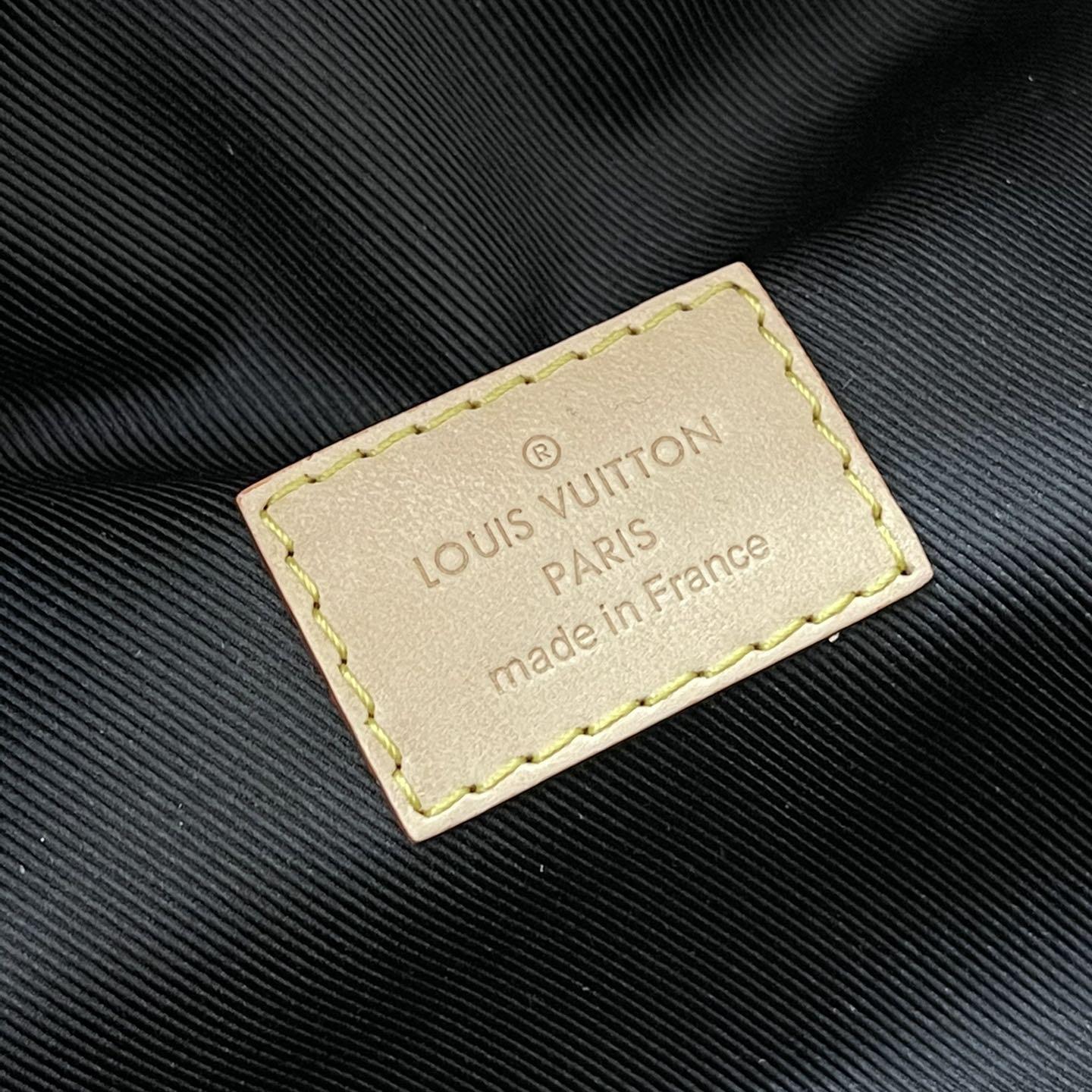 Louis Vuitton Bumbag(37-14-13cm)      M43644 - DopestKickz