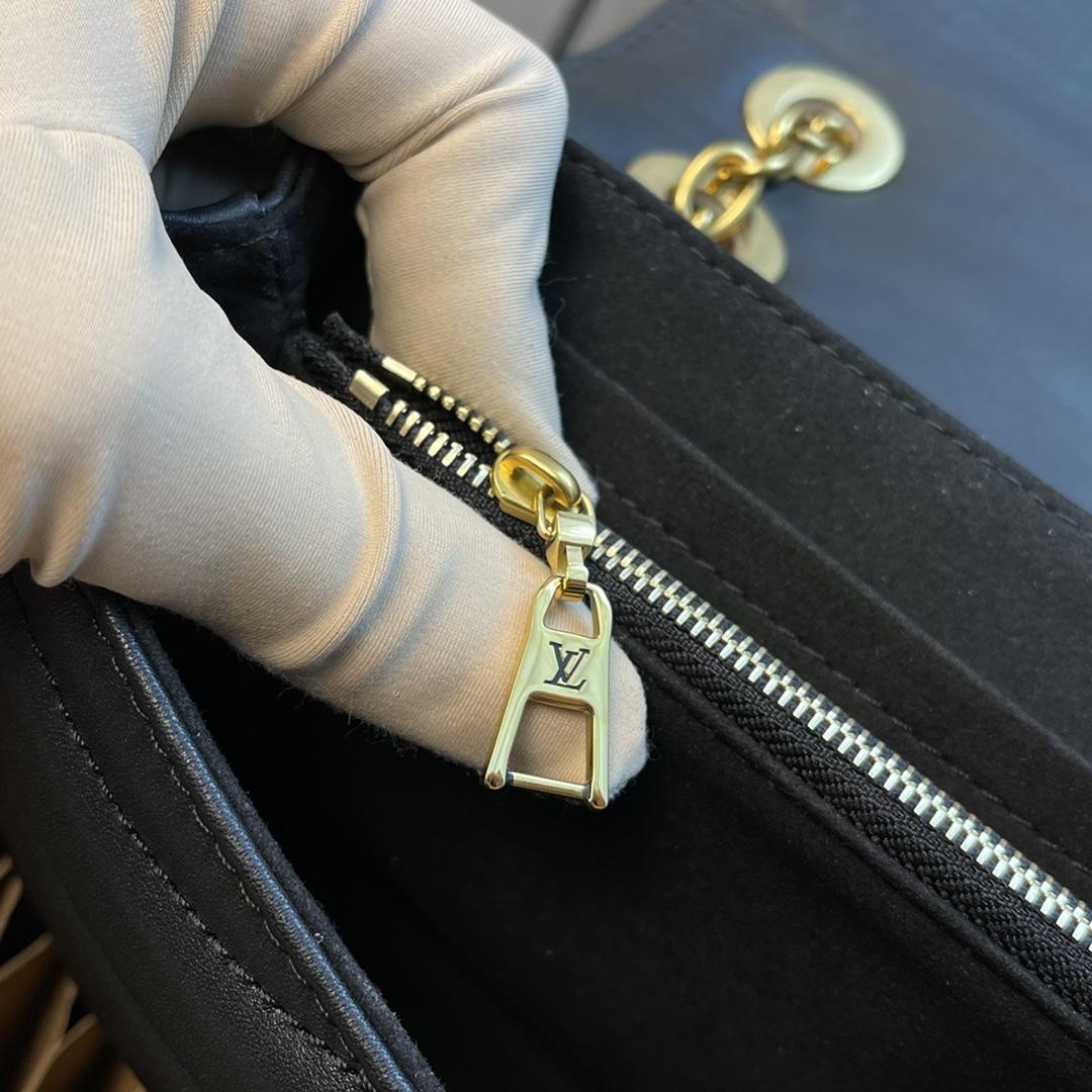 Louis Vuitton New Wave Chain Bag (24x14x9cm)    M58552 - DopestKickz