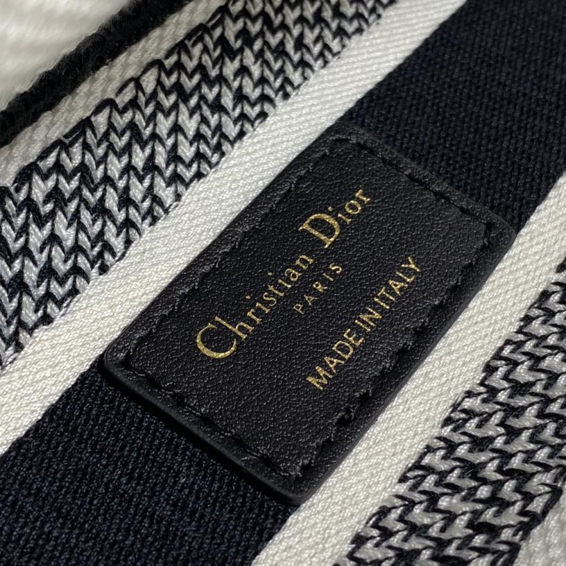 Dior Medium Lady D-lite Bag - DopestKickz