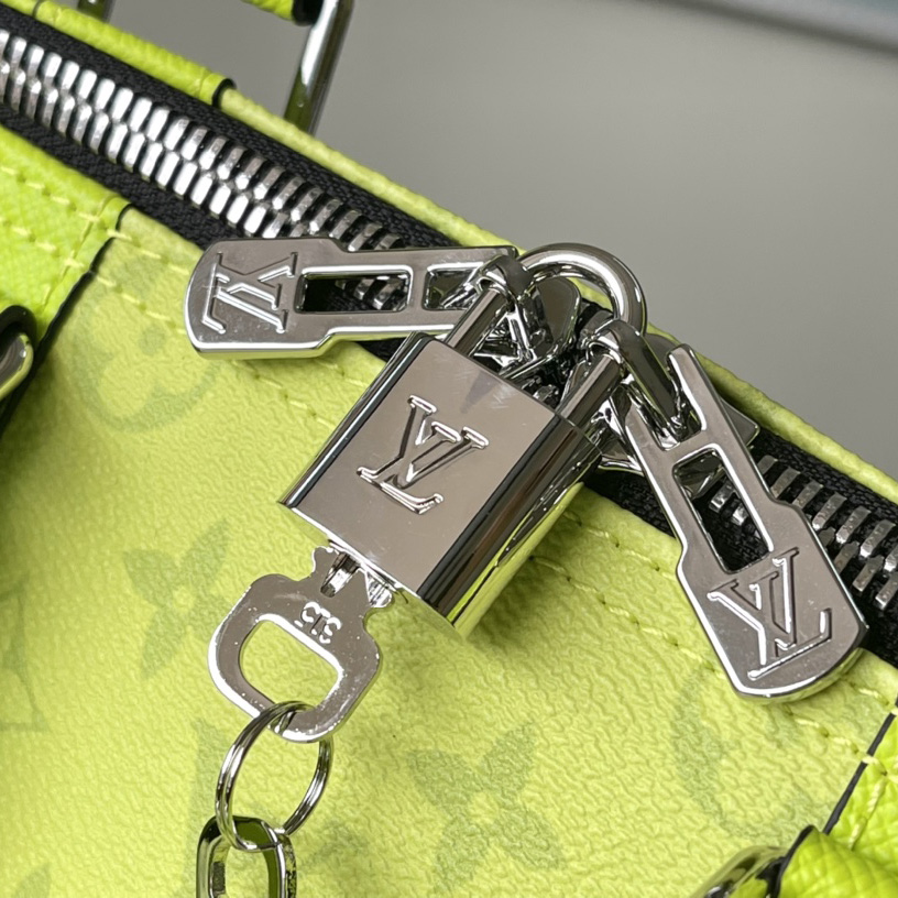 Louis Vuitton Keepall Bandoulière 50   (50 x 29 x 23 cm) M30941 - DopestKickz