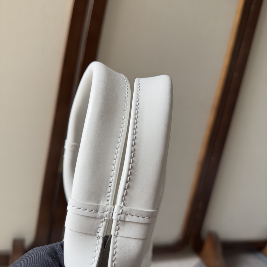 Chloe Medium Woody Tote Bag - DopestKickz