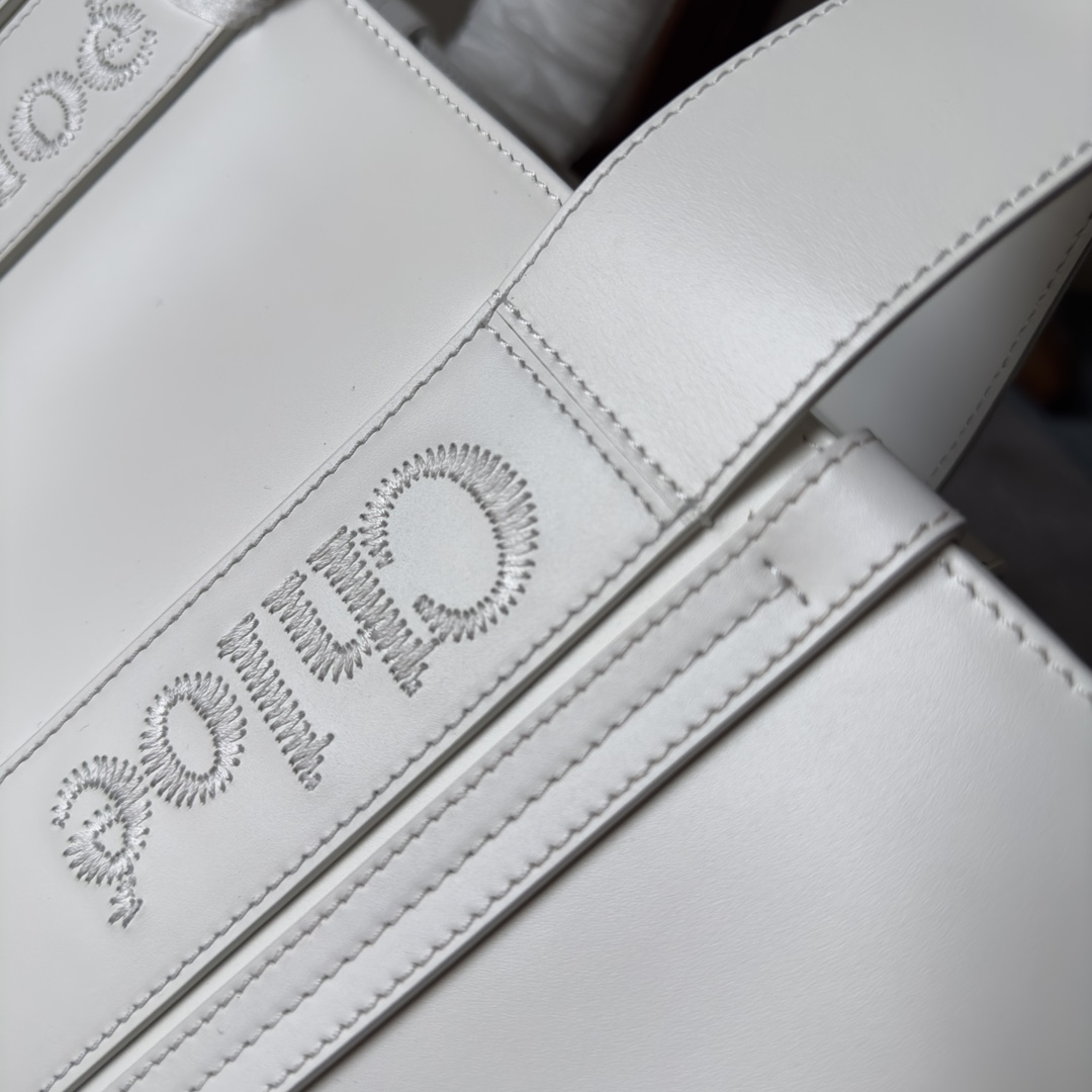 Chloe Medium Woody Tote Bag - DopestKickz