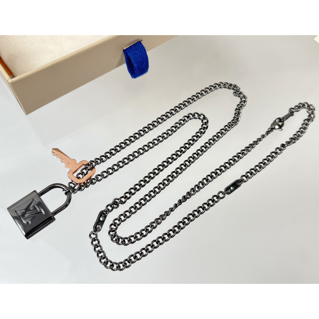 Louis Vuitton LV Padlock Pendant   M01149 - DopestKickz